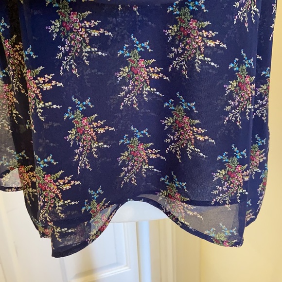 Navy floral top with lined bodice & sheer sleeves EUC - Picture 3 of 11